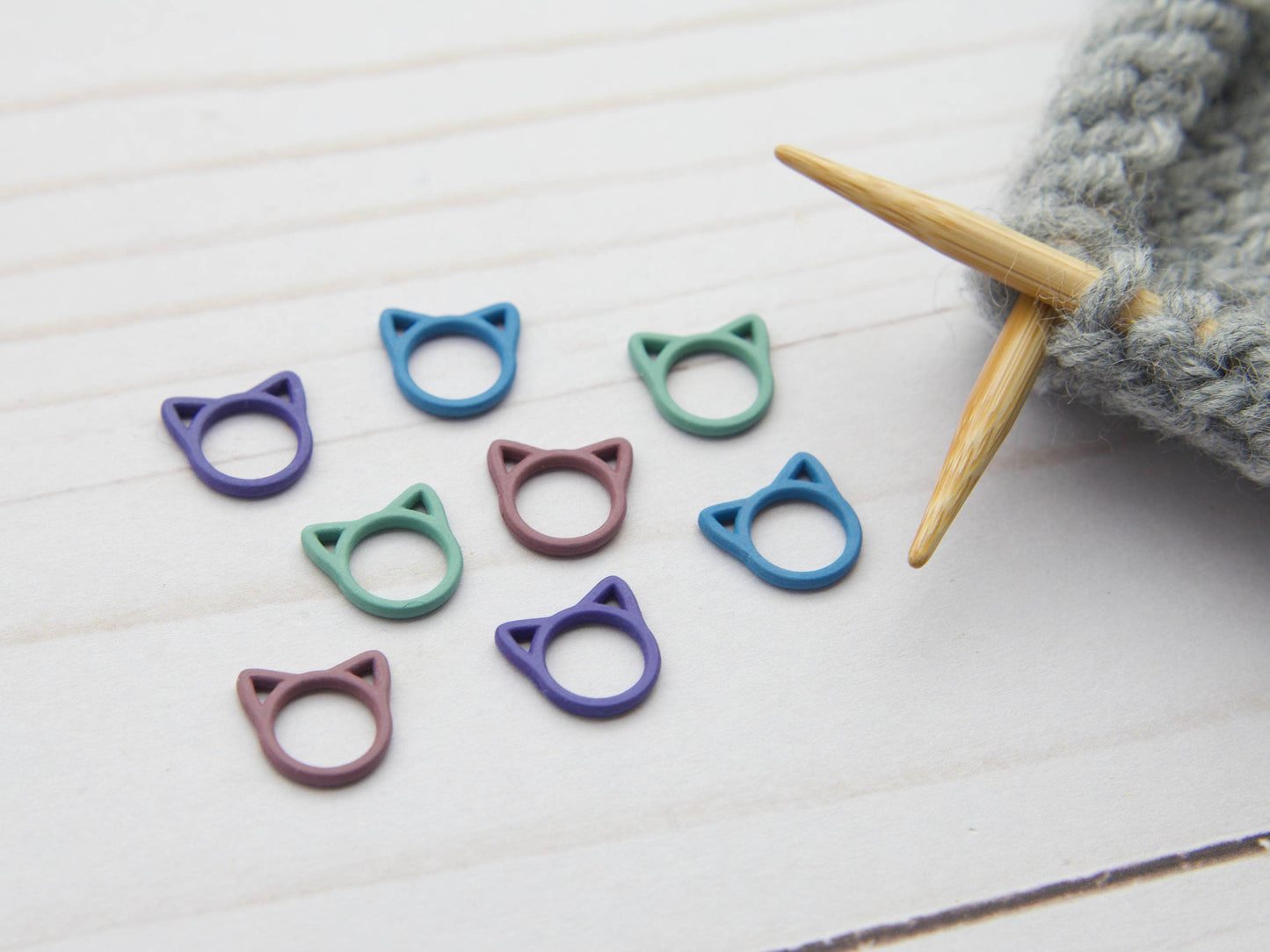 Fox & Pine Stitches - Colorful Cat Closed Ring | Stitch Markers
