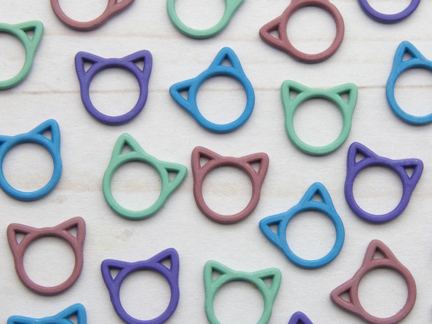 Fox & Pine Stitches - Colorful Cat Closed Ring | Stitch Markers