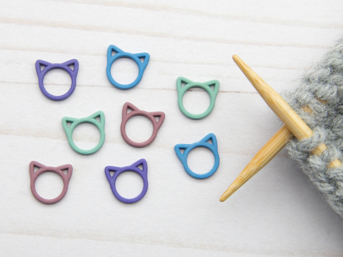 Fox & Pine Stitches - Colorful Cat Closed Ring | Stitch Markers